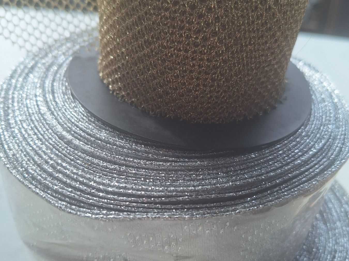 Dekobänder: 3 ROLLEN GESCHENKBAND IN SILBER/ GOLDFARBEN – Gebraucht aus Huttwil von Kunterbuntli 1