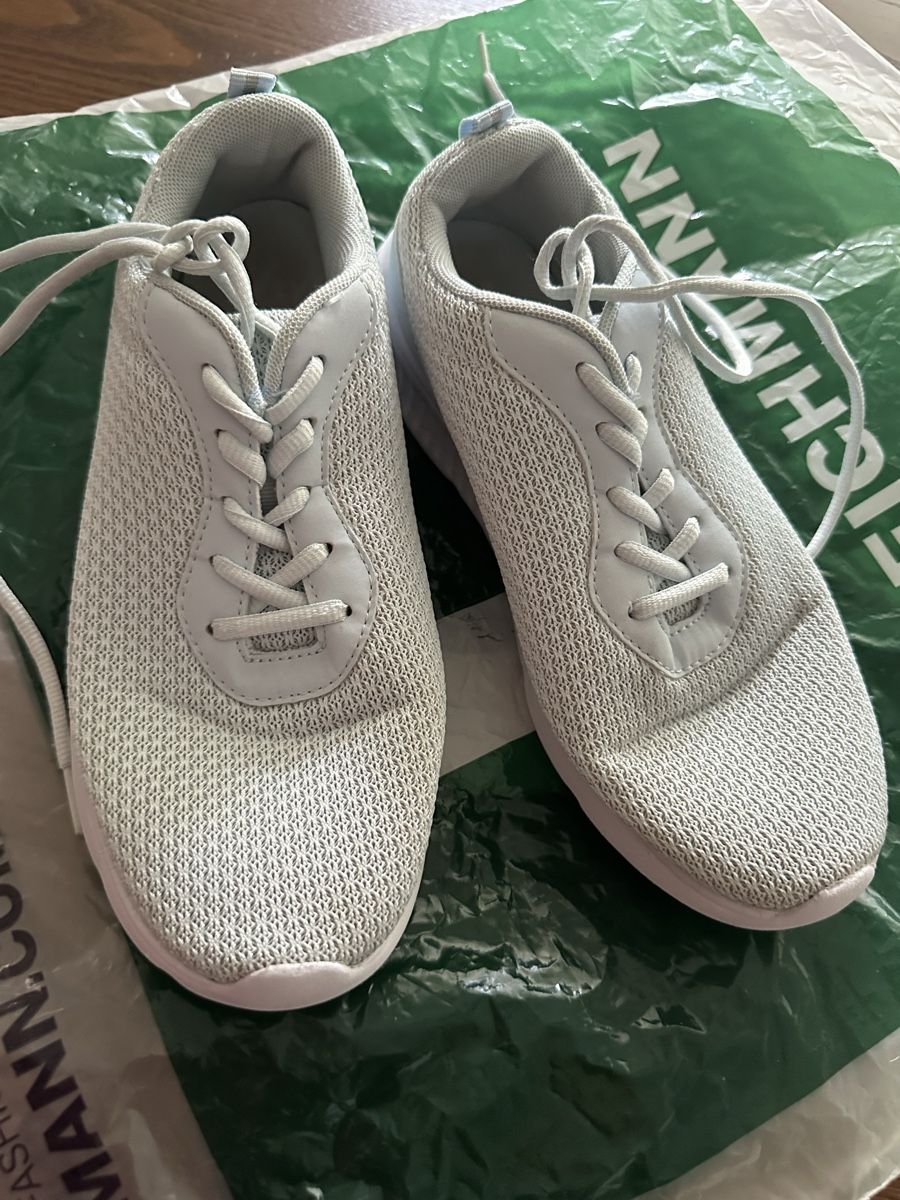 Chaussures femmes: Turnschuhe, Gr.39 – D'occasion à Neuenhof par prada010