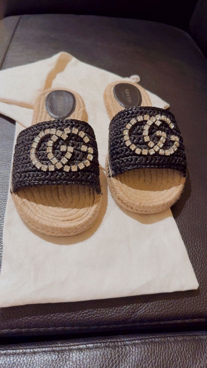 Gucci Scarpe da donna: G ucci Espadrilles mit Schmucksteinen schwarz Grösse 39 – Nuovo (secondo la descrizione) da Wilen b. Wollerau venduto da lia_9v87