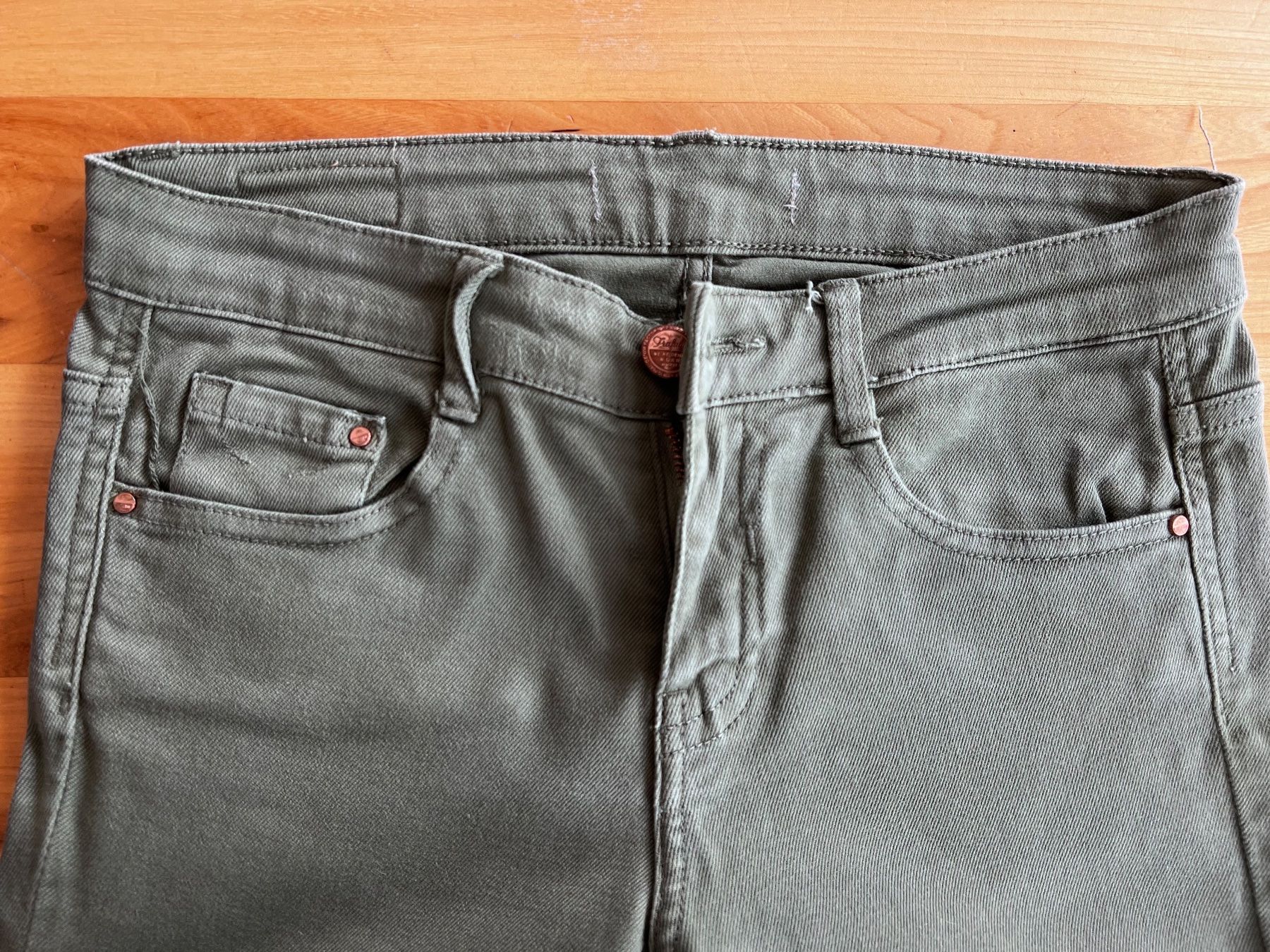 Jeans: Jeans Gr.S olivgrün – Usato da Oberglatt ZH venduto da dauerbrenner 1