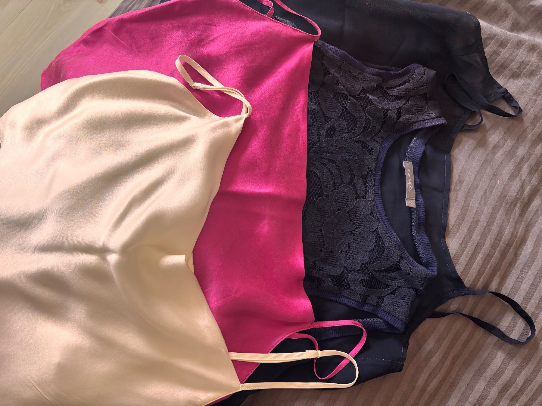 Intimissimi Tops: Sommer Satin-Seiden Tops – Gebraucht aus Fällanden von alz_9x7q