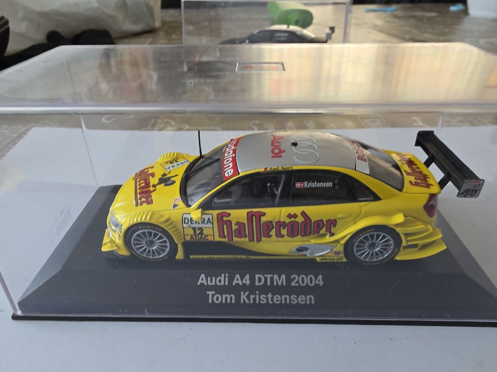 Audi Modellini d'auto: Audi A4 DTM 2004 – Nuovo e nell'imballaggio originale da Alpnach Dorf venduto da Claudio1488