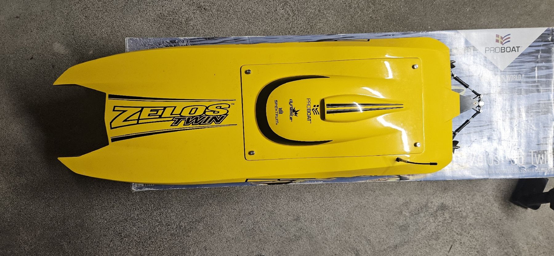 RC Kits de montage: Proboat Zelos Twin 36 – D'occasion à Krattigen par cherry83 1