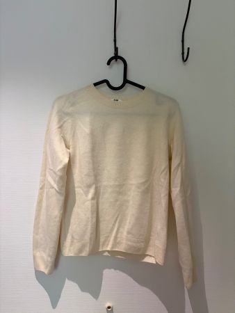 UNIQLO 100% Cashemere Sweater