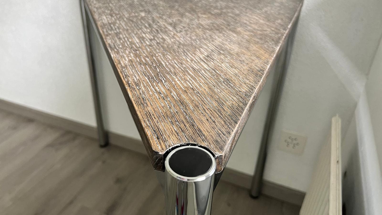 USM Tische: Dreiecktischli, 104x75x75 USM – Gebraucht aus Innertkirchen von Gontschar 3