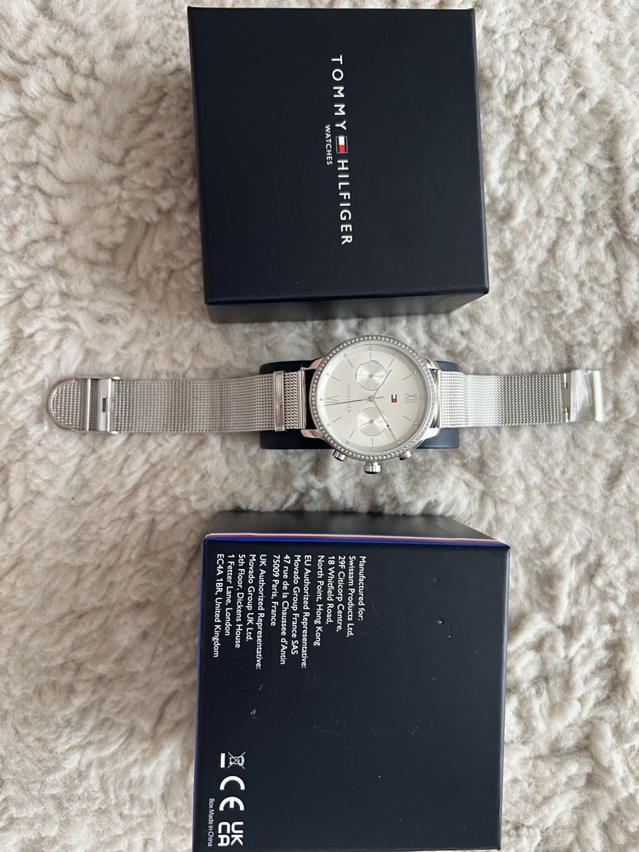 Tommy Hilfiger Armbänder & -reifen: NEU Tommy Hilfiger Damen Uhr Silber Mesh – Neu und originalverpackt aus Basel von Eyla 2