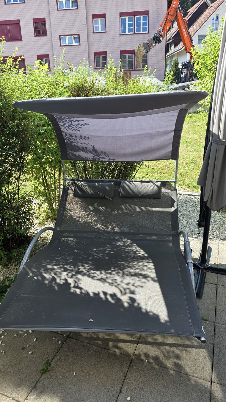 Chaises longues: Doppel-Liege mit Sonnendach  – D'occasion à Wollerau par LaWi-98_19