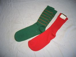 2 Paar Socken Gr. 39-42 rot/gruen mit Streifen Neu