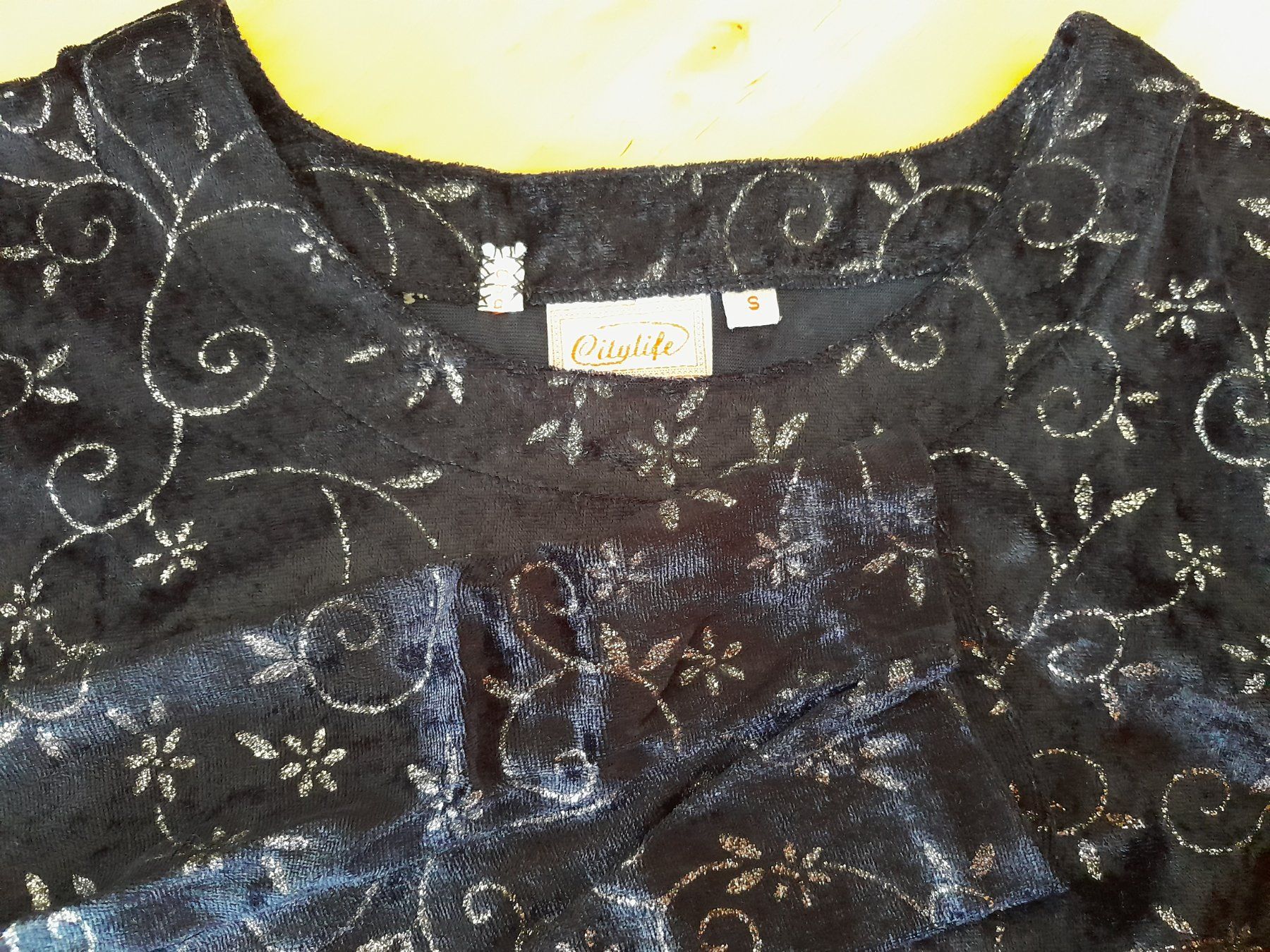 T-shirt: T-shirt noir M – Usato da Charmey (Gruyère) venduto da Laulau.sansan 1