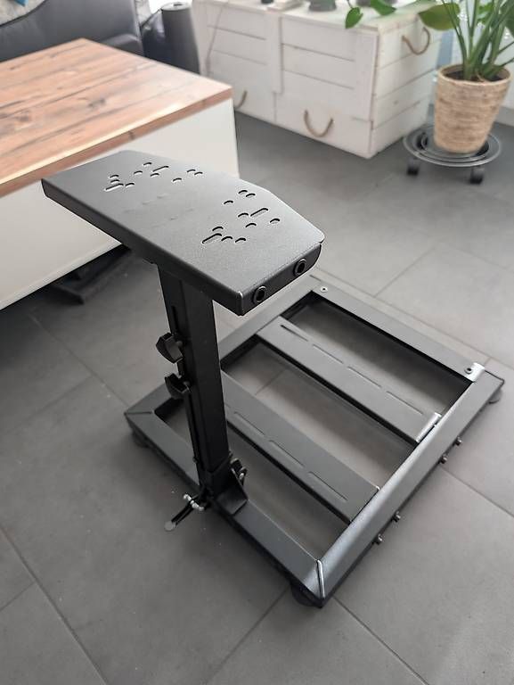 Altro in Decorazioni & Accessori: Next Level Racing Wheel Stand Racer – Usato da Bonau venduto da Patrick_L. 1