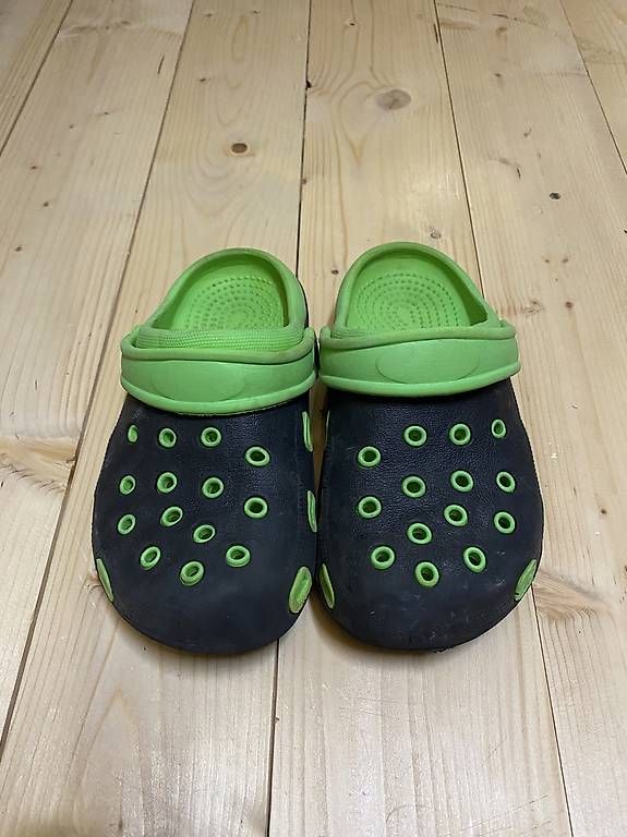 Scarpe per ragazzi: Clogs Gr. 33 – Usato da Niederbüren venduto da canadace