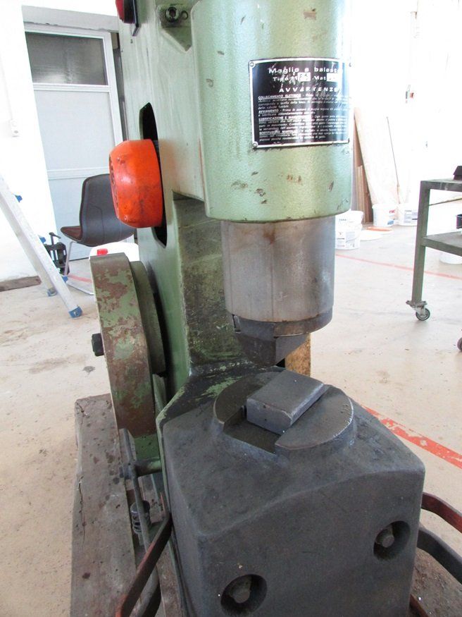 Toutes les machines: Federhammer, Schmiedehammer, Messerschmiedehammer – D'occasion à Bergdietikon par Seemugi 4
