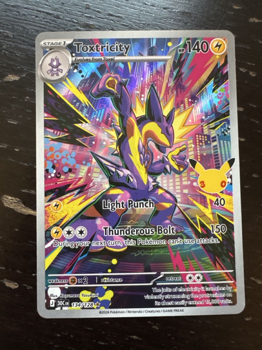 Pokémon Carte collezionabili: Toxtrocity 134/128 EN – Nuovo (secondo la descrizione) da Erlenbach ZH venduto da CAUGHTTHEMALL