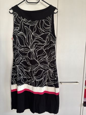 Kleid s.Oliver Black Label floral schwarz Grösse 42