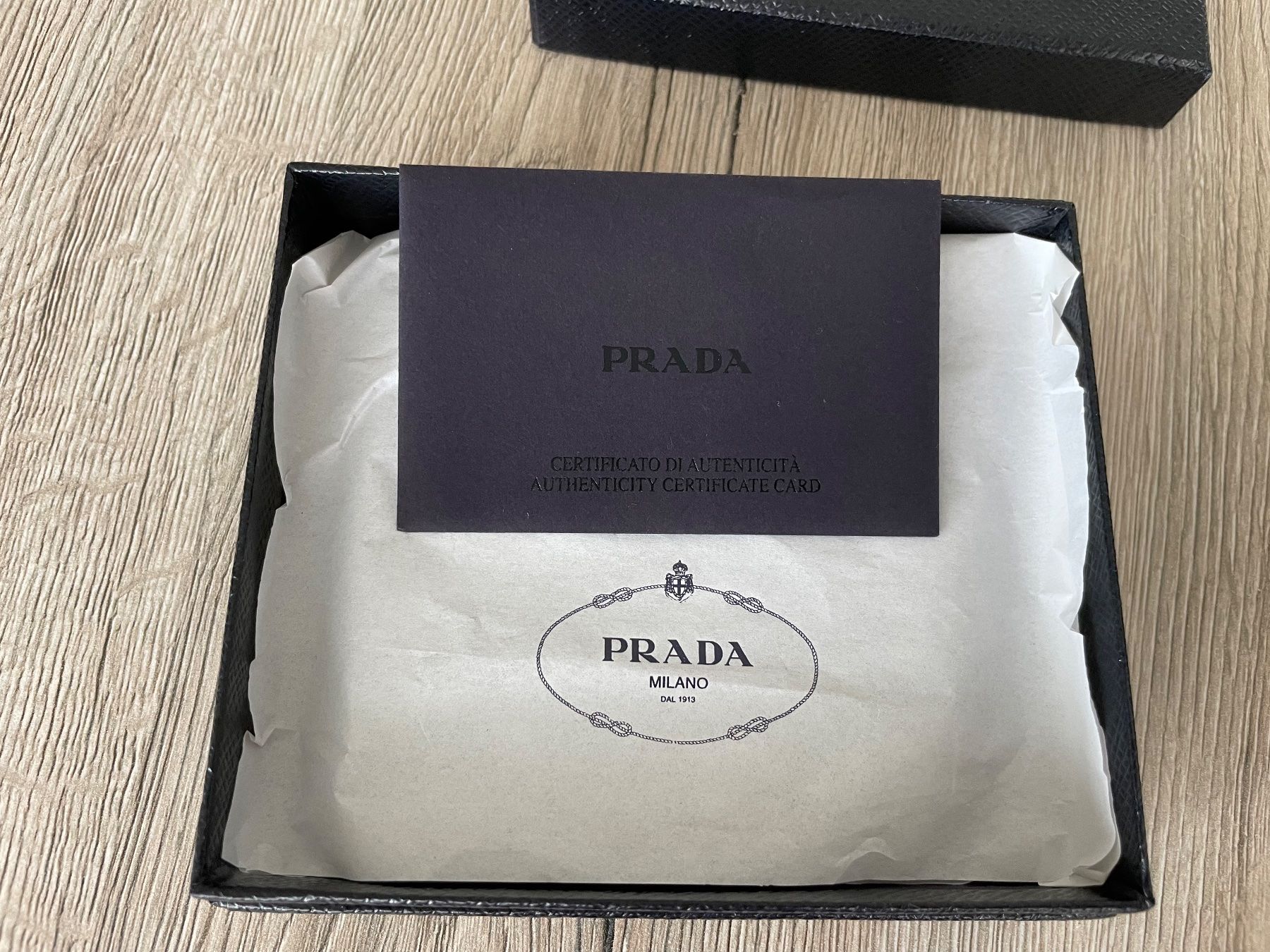 Prada Portafogli: Prada Saffiano Leder Portemonnaie – Nuovo (secondo la descrizione) da Herisau venduto da Grmi_ 4