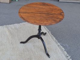Beizentisch Nuss 72 rund Antik mit Gussfuss Horgen