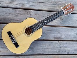 Kindergitarre, Gitarre