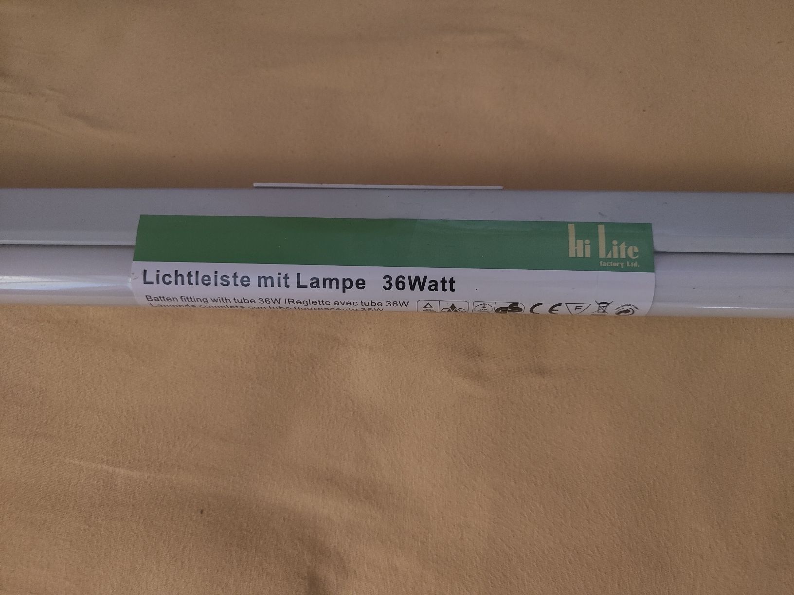 Kronleuchter & Deckenlampen: Lichtleiste mit Lampe 36Watt IP20 neu – Neu und originalverpackt aus Riehen von sulzschnee