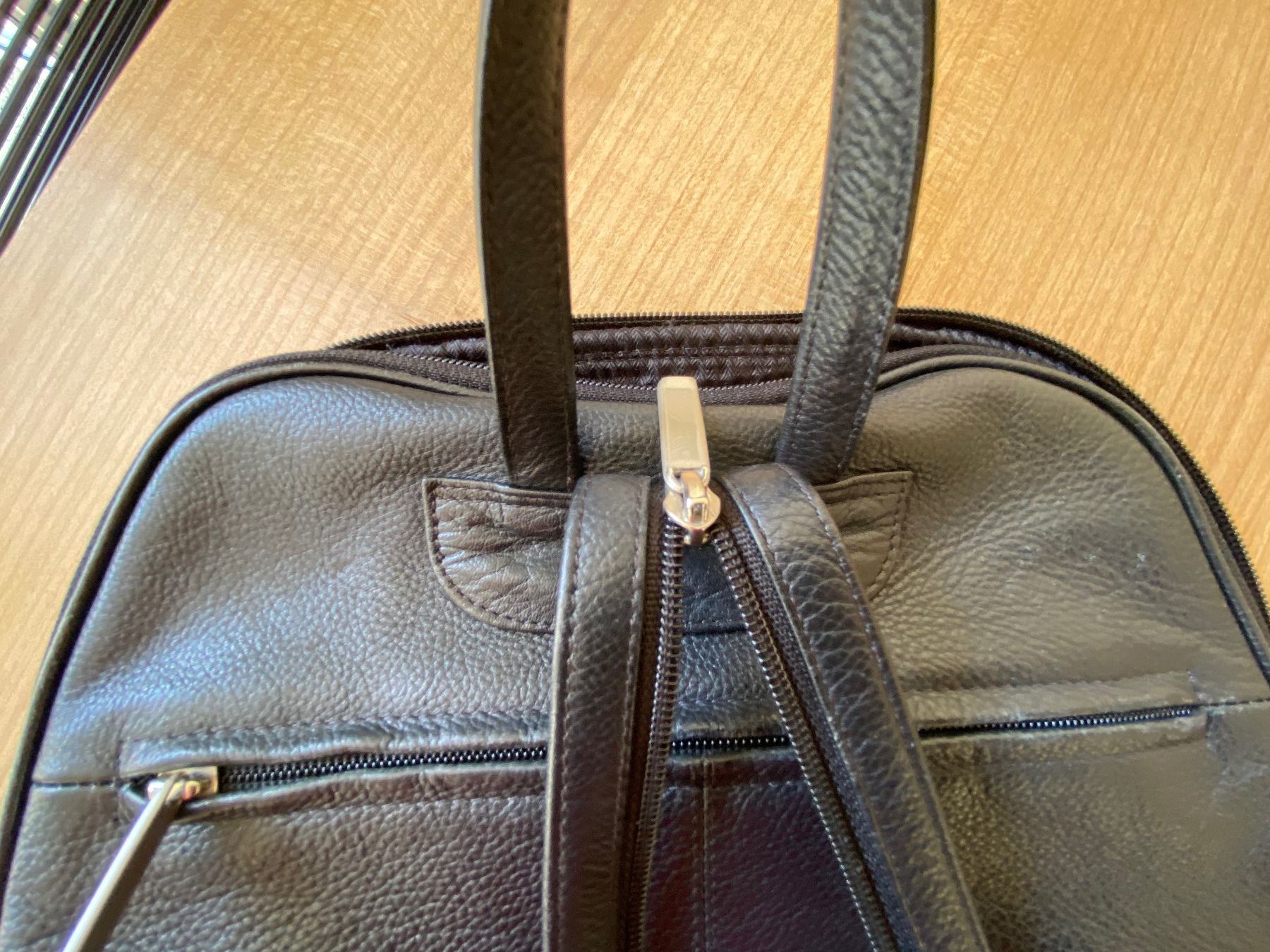 Borse da donna: Damentasche/Rucksack 'Bodenschatz' – Usato da Winterthur venduto da brbrtt2 1