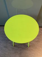 Grüner Tisch aus Holz, rund, 65 cm Durchmesser und 65 cm Höh