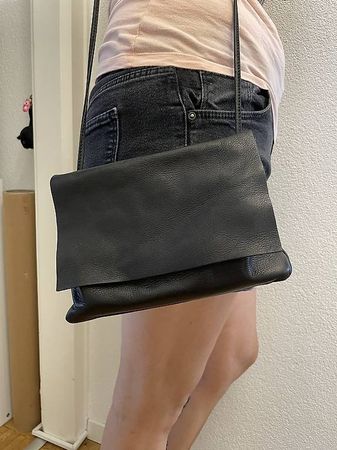 Petit sac élégant en cuir COS