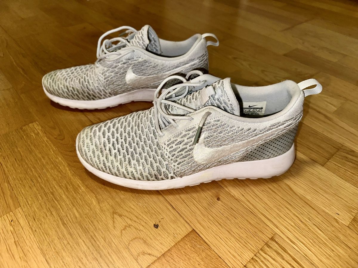 Nike Herrenschuhe: Nike Roshe Flyknit Silber-Weiss, Gr. 42.5 – Gebraucht aus Bern von rub_8mhx 8