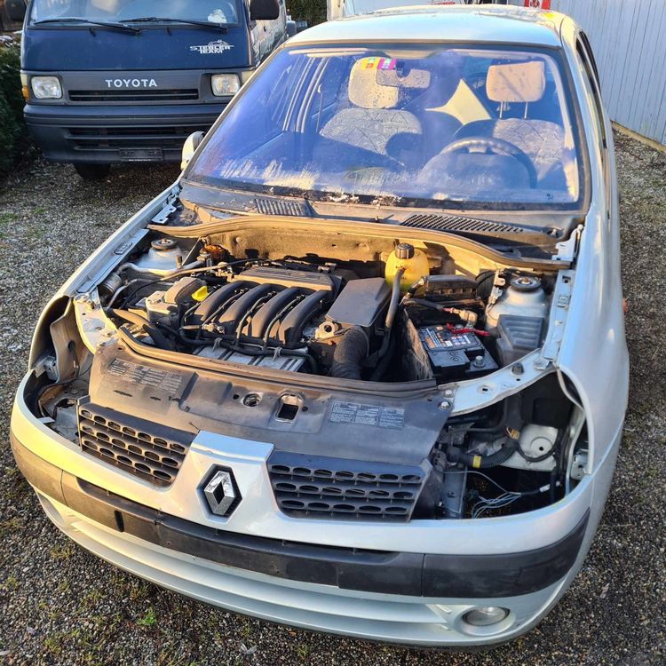 Renault Clio 1.4 16V 5 portes pour pièces ou exportation