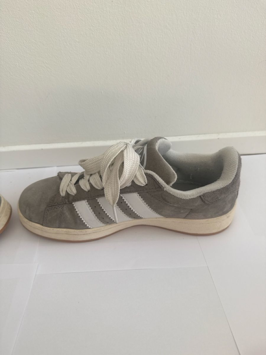 Adidas Chaussures hommes: Graue Adidas Campus – D'occasion à St. Niklausen LU par car_2562 2