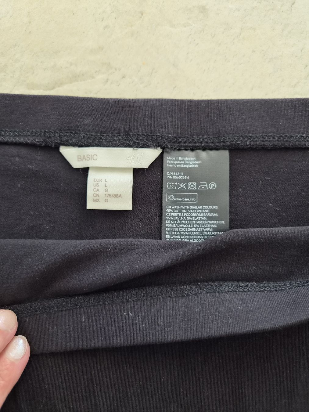 H&M Gonne: Schwarzer H&M Basic Minirock, Grösse L – Usato da Niederrohrdorf venduto da Miripfiri 4