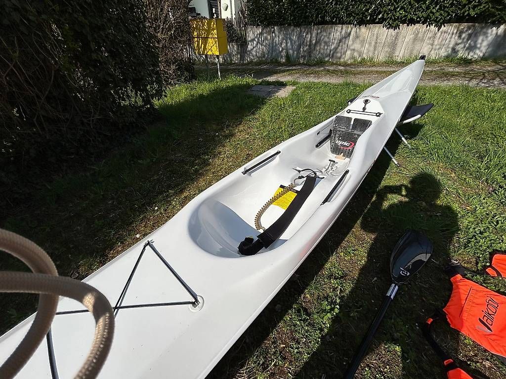 Barche: Surf Ski Epic V8 Performance, wenig gebraucht – Usato da Möriken AG venduto da Doris5103 3