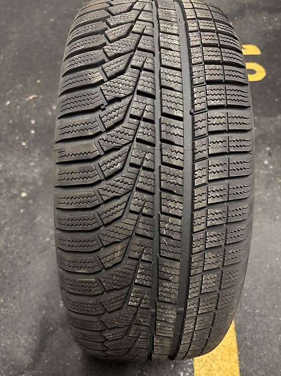 Altro in Scrittura & Disegno: Gomme Hankook 215/40 R17-87v – Usato da Ascona venduto da wal_mlp8 1