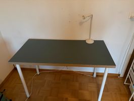 Tisch + Lampe