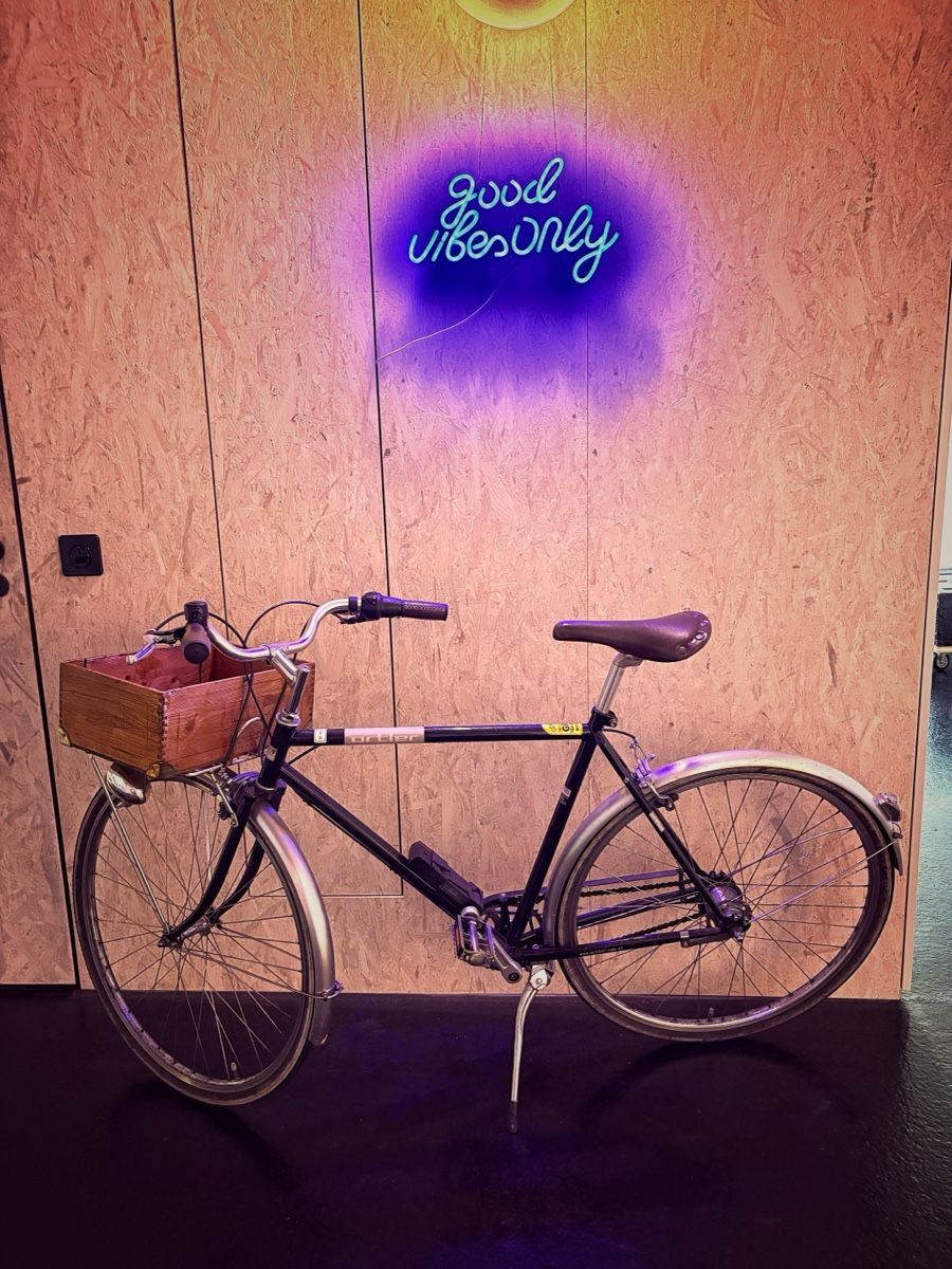 Velos: Retro Ortler Bricktown Velo mit Holzkorb – Gebraucht aus Luzern von Klosters02