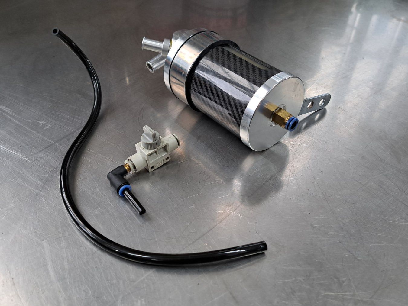 Sonstiges Fahrzeugzubehör: Gebrauchter Öl-Catchtank von Simota – Gebraucht aus Oberstammheim von Garage_Kienast 1