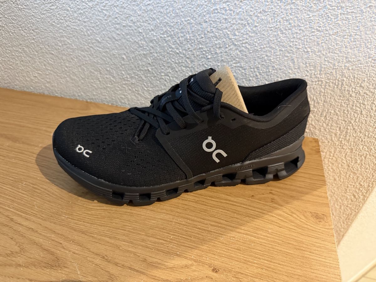 On Chaussures hommes: Schuhe ON Cloud  X4 | Grösse 44 | Black – Neuf (Voir description) à Grosswangen par winkelfeld 5