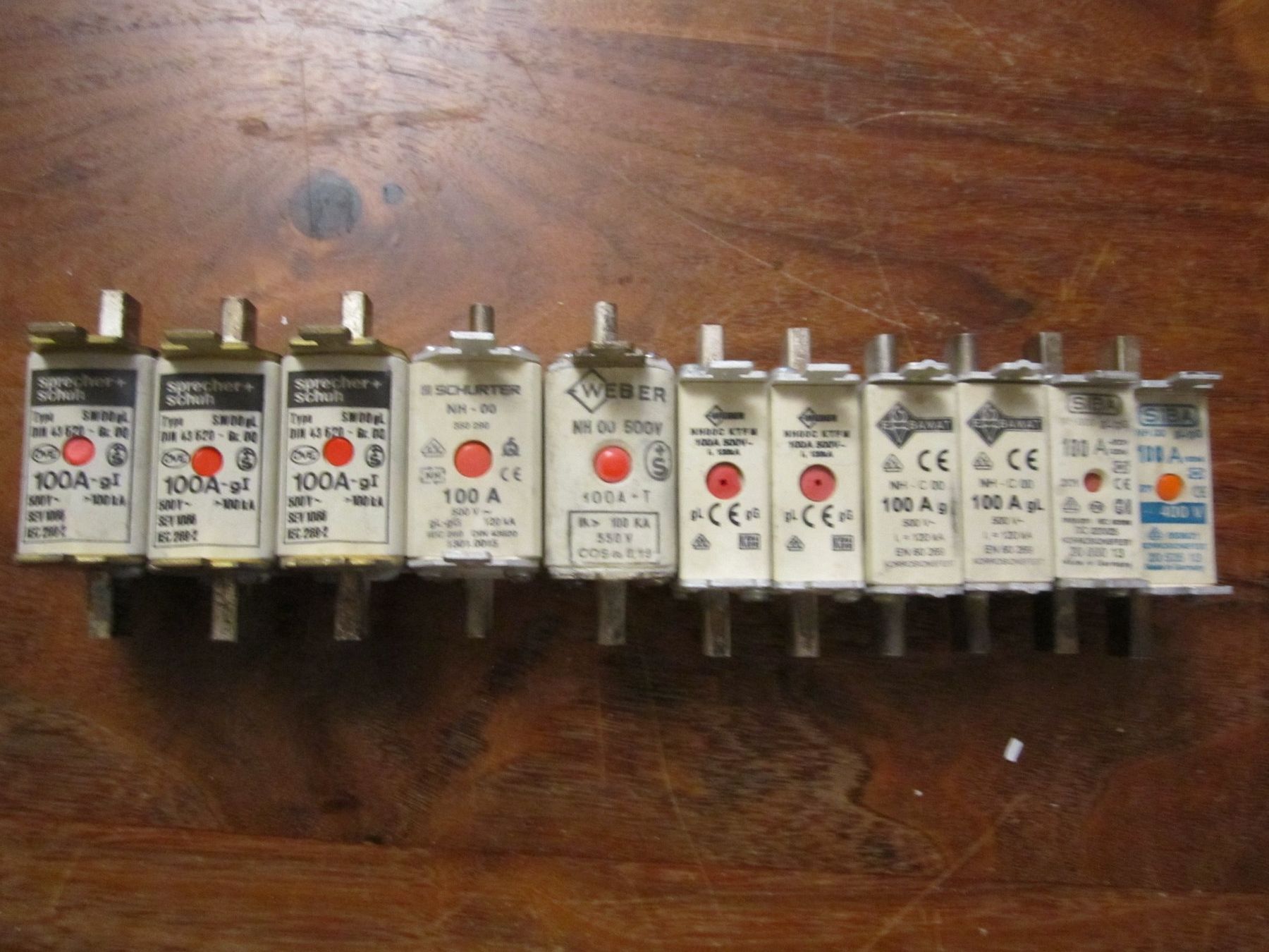 Componenti elettronici: Sicherungen NH00  11Stk..  100Amp. – Usato da Zuchwil venduto da Bobi11