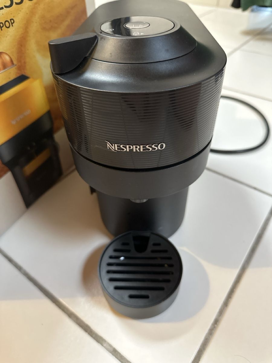 Nespresso Macchine per caffè & Macchine per espresso: Nespresso Vertuo Pop Coffee Machine Black Excellent – Usato da St. Gallen venduto da S_rnw2