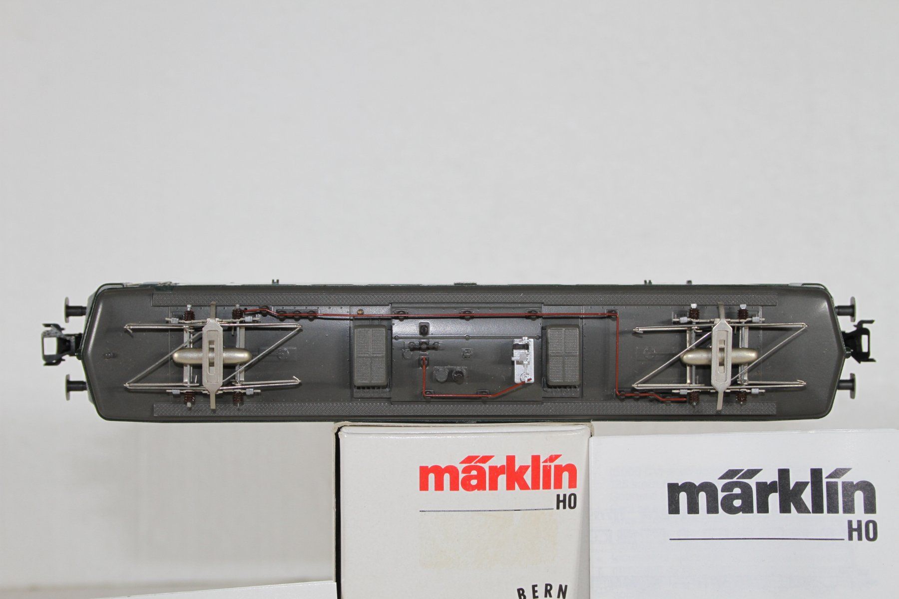 Märklin Modelleisenbahnen: Märklin 3338 SBB Ae 6/6 Bern analog – Neu (gemäss Beschreibung) aus Triesen von gleis8 7