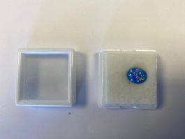 Opal Synthetik oval blau mit Glitzer in Schmuckbox 6mm x 8mm