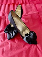 CHANEL, Paris Schwarze Satin Pumps 39 passt 38.5 Elegance