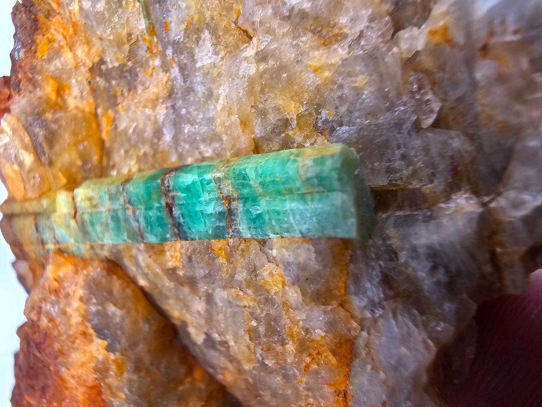 Minerali & Pietre curative: Beryl (Var: Emerald), Quartz – Usato da Figino venduto da panshop 6