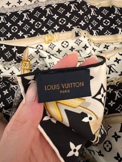 Louis Vuitton Foulard & Sciarpe: Louis Vuitton Tuch – Nuovo e nell'imballaggio originale da Pfeffingen venduto da Sarahscloset_01 1