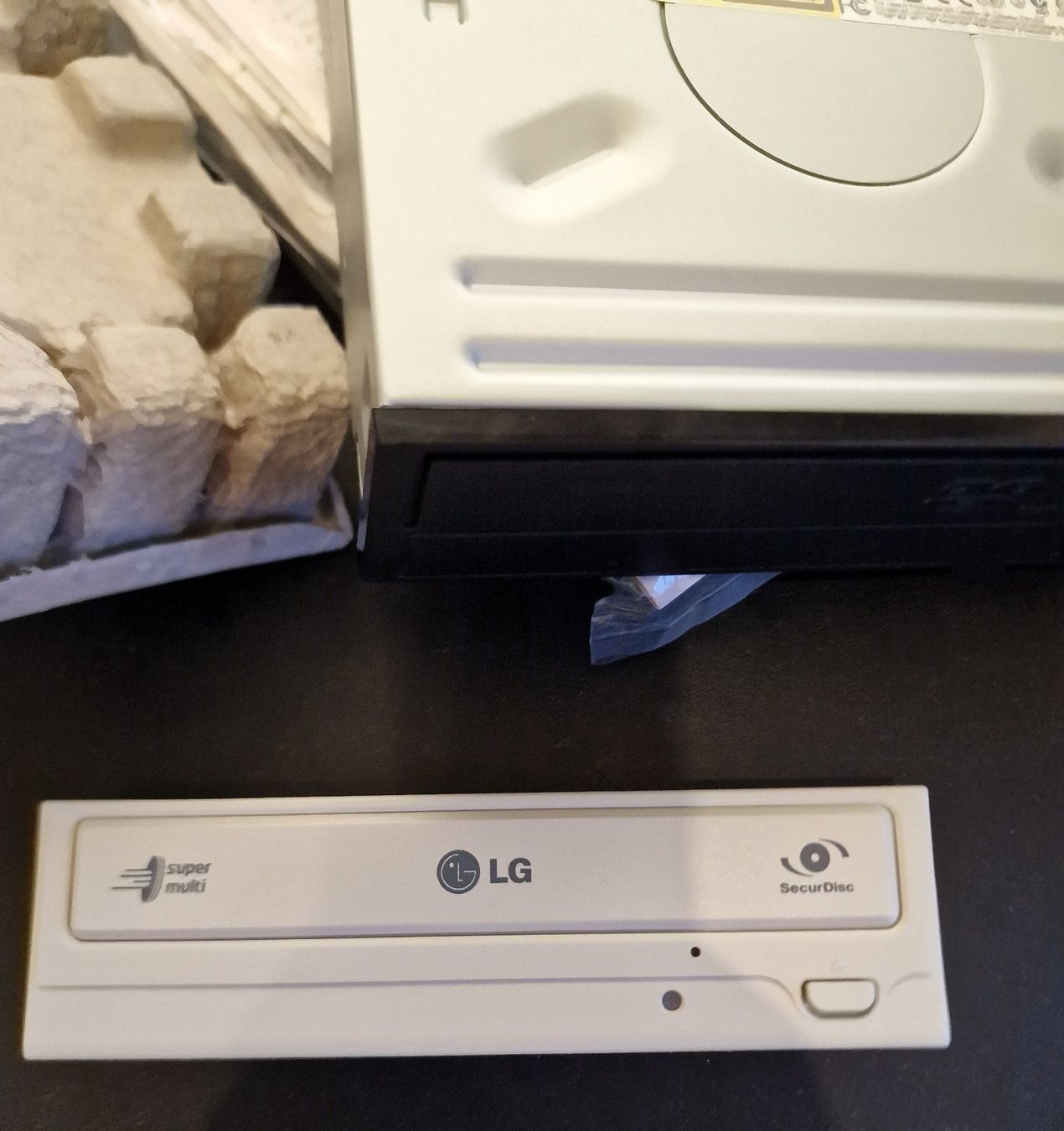 LG Lettore multimediale & Streamer: Interner Super Multi DVD Brenner LG GH22 – Nuovo (secondo la descrizione) da Winterthur venduto da Versus0 4