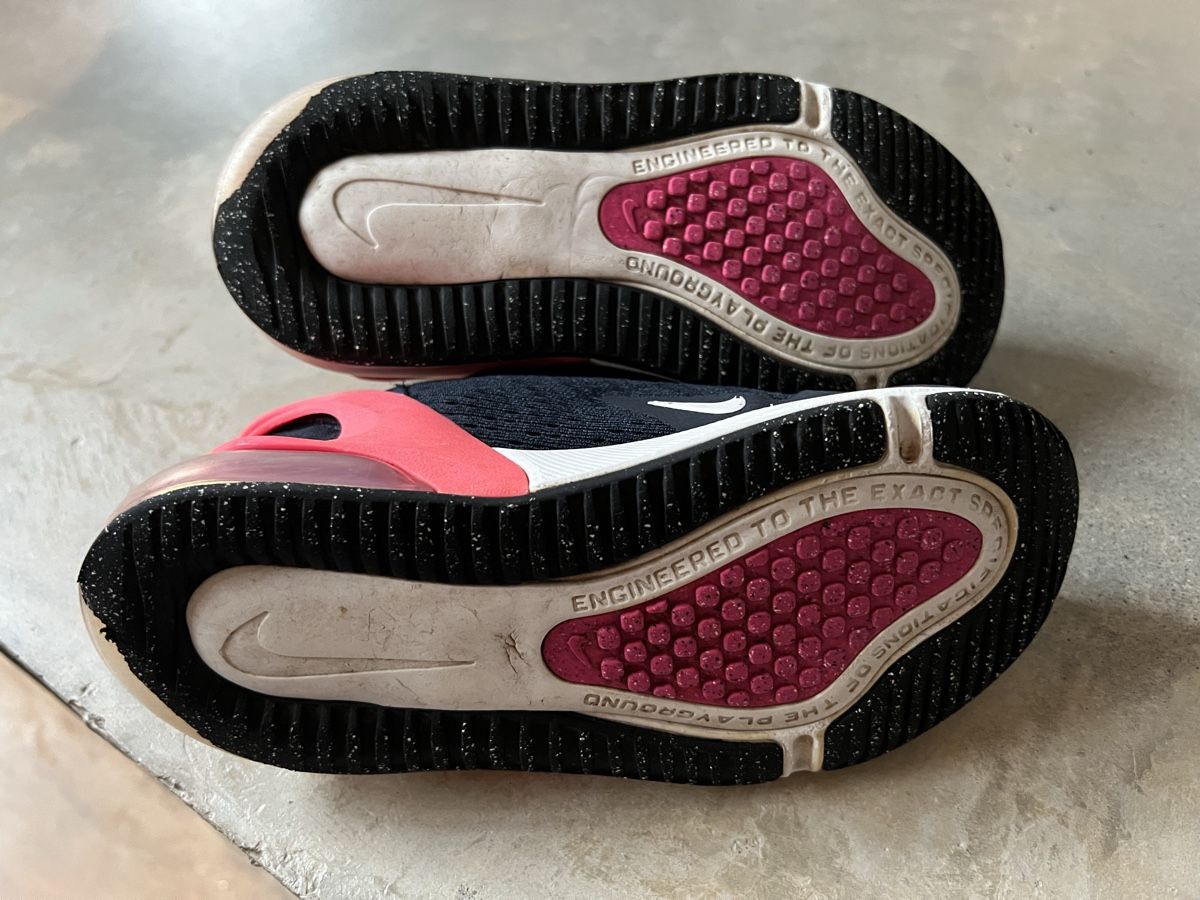 Nike Chaussures garçon: Nike Kinder Turnschuhe Gr.30 Sneaker – D'occasion à Eglisau par yd55 2