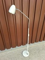 Weisse Stehlampe, Leselampe - Ideal für dunkle Wintertage!