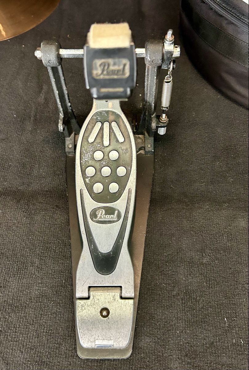 Strumenti musicali: Bassdrum Pedal Pearl mit Bodenplatte – Usato da Adlikon b.Regensdf venduto da sal_r2q6
