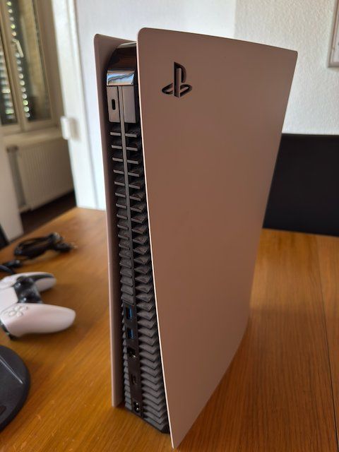Sony Konsolen: Playstation 5 mit Controller inkl. Kabel – Gebraucht aus Cham von MartinMeftian 3