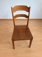 6 Stühle aus Holz braun massiv gebrauchter Zustand