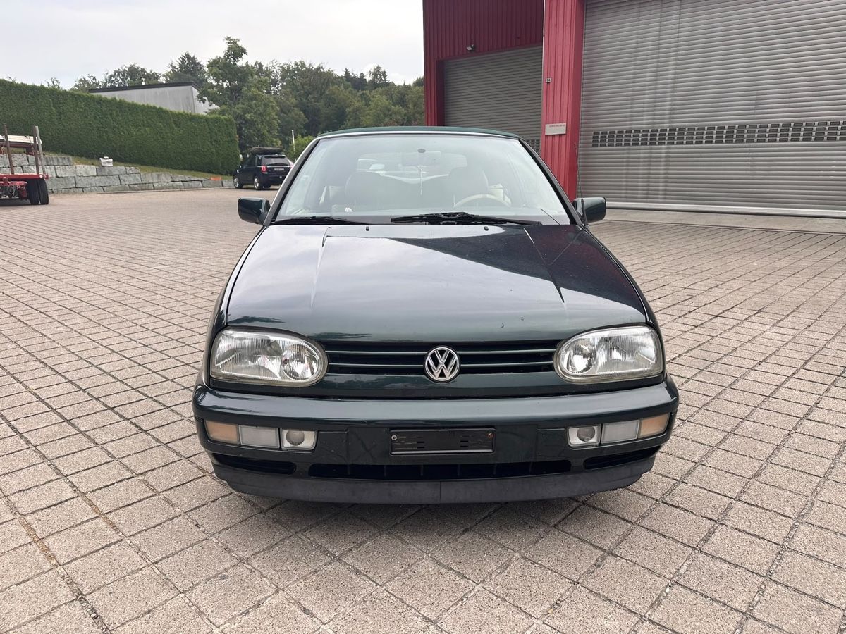 VW Automobili: VW Golf Cabriolet dunkelgrün Schaltgetriebe – Usato da Schmerikon venduto da mir_c2lz 1