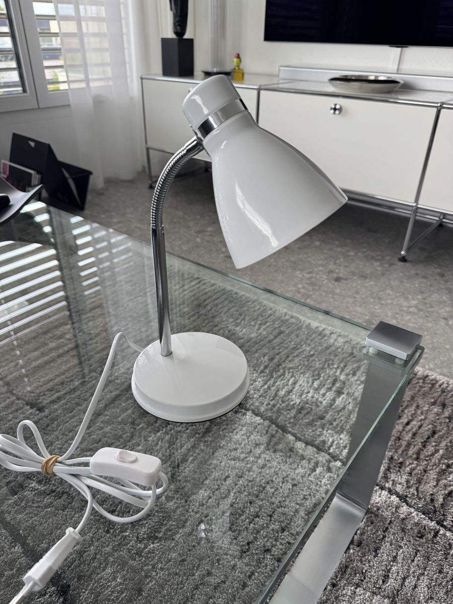 Lampen: Tischleuchte weiss – Gebraucht aus Birmensdorf ZH von Sonnenhut2015